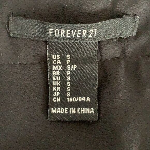 Forever 21 black and white tunic- size S - Picture 4 of 6